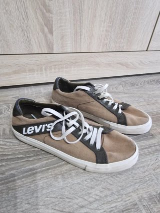 Zapatillas Levi's Marrones y Blancas
