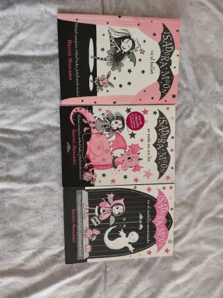 Libros de Isadora Moon. 4€/libro