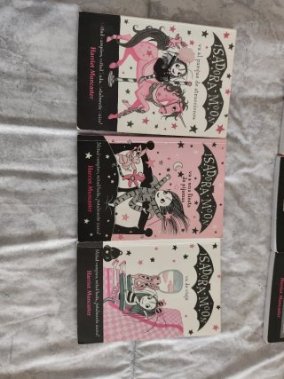 Libros de Isadora Moon. 4€/libro