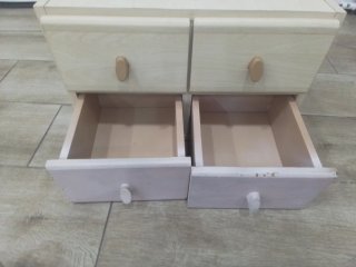 Mueble de madera con 4 cajones