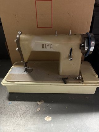 Máquina de coser Alfa