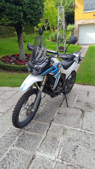Voge 300 Rally 2025 + Extras y Recambios