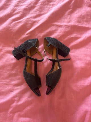 Zapatos de fiesta negros con brillos