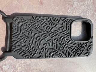 Funda iPhone 14 Pro Bimba y Lola