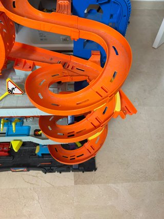 Parking Hot Wheels Ultimate Garage
