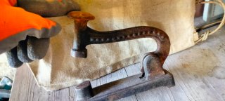 Pinzatrice vintage in ferro