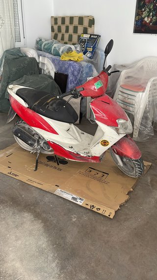 Yamaha CS 50 Scooter Roja y Blanca Itv 2028