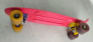 Monopatín rosa penny board