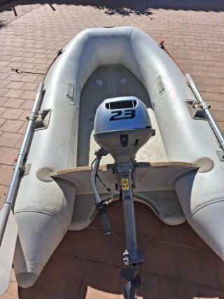 Neumática con motor fueraborda 2.3