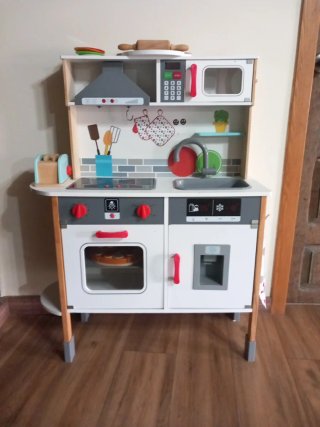 Cocinita de juguete de madera