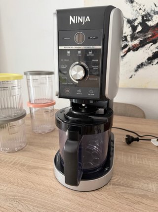 Ninja Creami Deluxe con 4 tarrinas