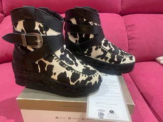 Botines piel Vidorreta  estampado vaca