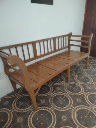 Sofá Antiguo de Madera