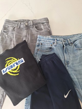 Lote de ropa Nike, Vans y Pull & Bear