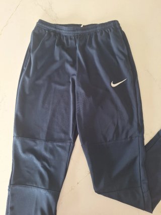 Lote de ropa Nike, Vans y Pull & Bear