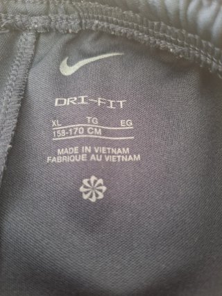 Lote de ropa Nike, Vans y Pull & Bear
