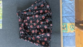 Falda pantalón floral negra y rosa