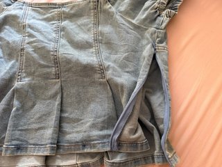 Blusa vaquera con mangas abullonadas