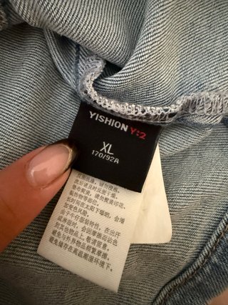Blusa vaquera con mangas abullonadas