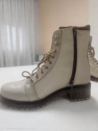 Botines de piel beige y marrón