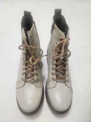 Botines de piel beige y marrón