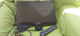 Monitor LG Flatron LED 2080D con supporto da parete