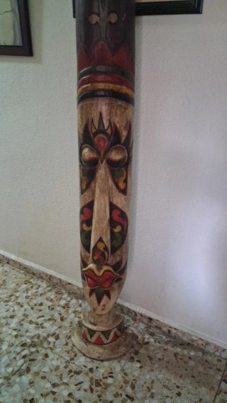 Figura Tótem de Madera Tallada