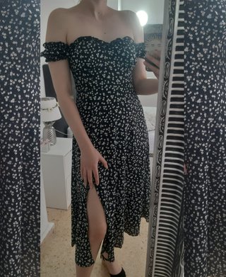 Vestido largo midi. Nuevo sin estrenar. Color negr
