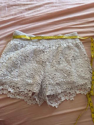 Bermuda blanca bordada