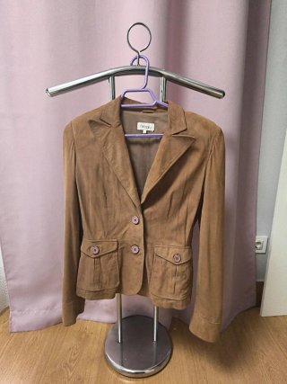 Americana piel vuelta. Talla L pero es S-M.