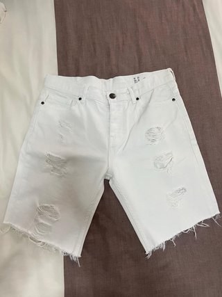 Vaqueros cortos blancos rotos