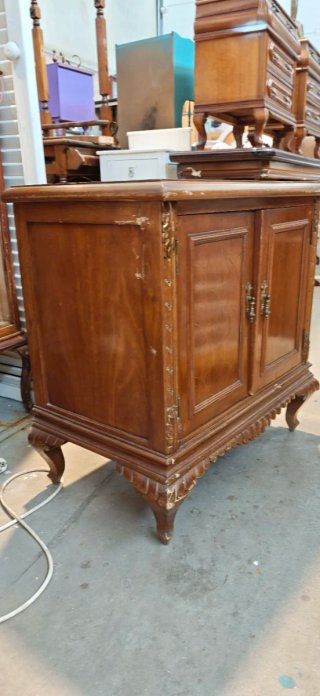 Mesilla antigua de madera