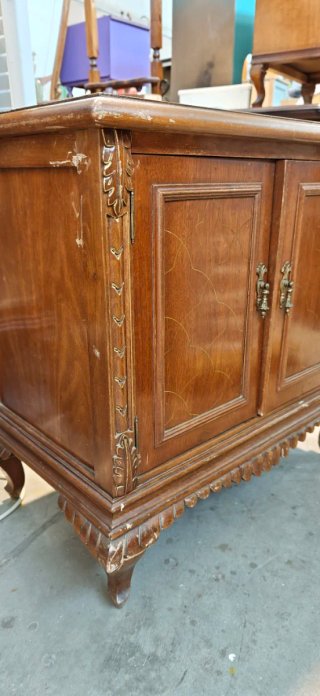 Mesilla antigua de madera