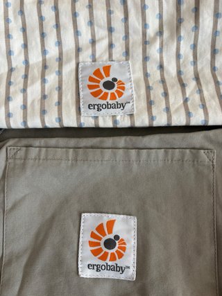 Mochila de porteo marca Ergobaby. Beige-grisácea.