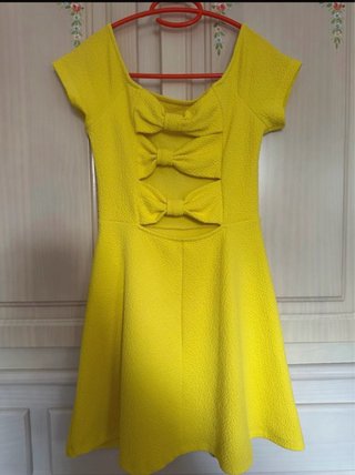 Vestido amarillo con textura. NUEVO