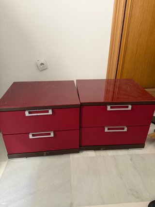 Set de 2 Mesitas de Noche Rojas
