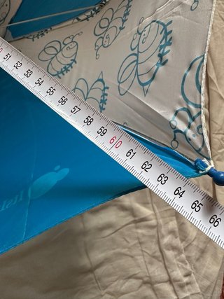 Paraguas infantil azul y blanco con dibujos