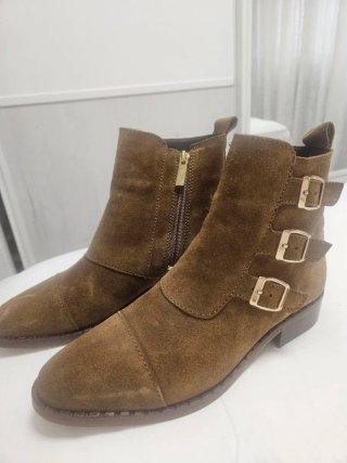 Botines serraje con hebillas