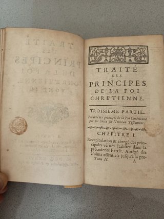 Libro de principios del siglo XVIII