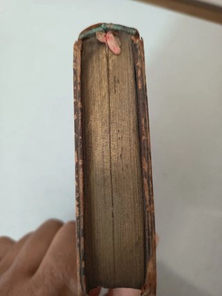 Libro de principios del siglo XVIII