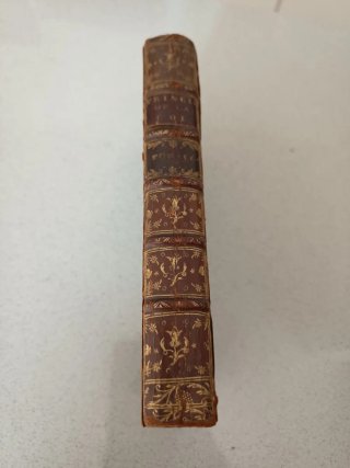 Libro de principios del siglo XVIII