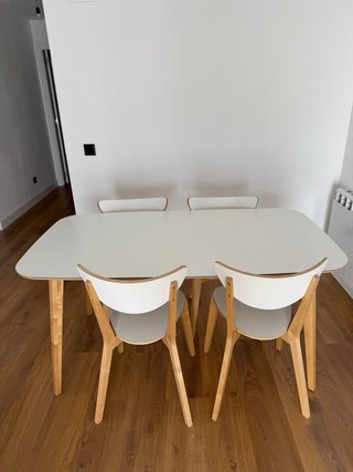 Mesa de comedor NORDMYRA Ikea + 4 sillas NORDMYRA