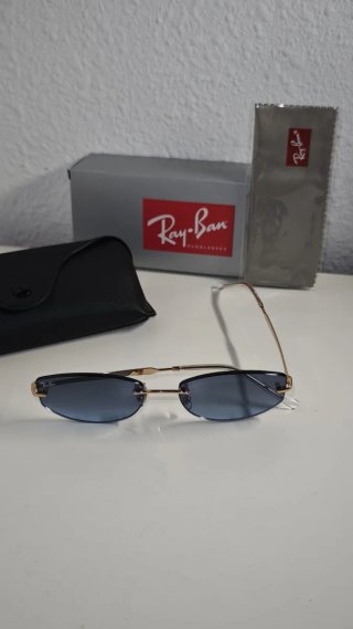 Gafas de sol Ray-Ban azules y doradas