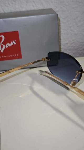 Gafas de sol Ray-Ban azules y doradas