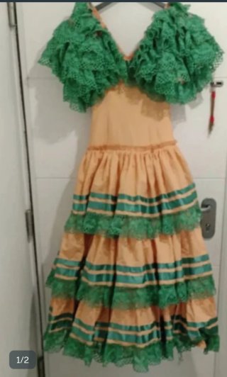 Traje de flamenca naranja y verde