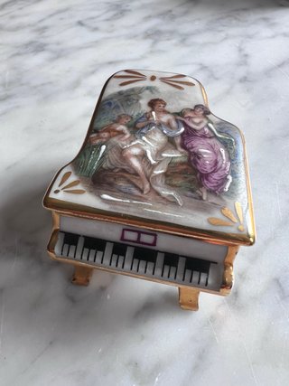 Piano miniatura de porcelana Limoges
