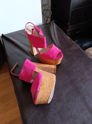 Zapatos de tacón rosa con plataforma