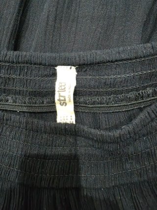 Falda Negra Stradivarius con Encaje