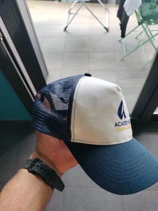 Gorras ACADEMIA IGUALADA. 5€ las dos gorras.
