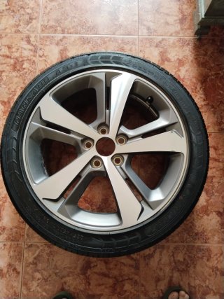 Rueda Peugeot 308 (2015) 1 vez usada precio negoci